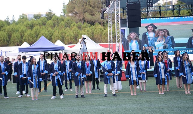 SAÜ lü Diş Hekimleri Mezuniyetlerini Törenle Kutladı