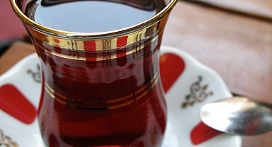 Sakarya Belediye Çay Bahçesinde 100 de yüz zam Çay 10 tl